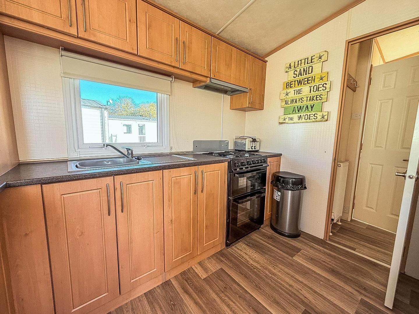 Lovely 6 Berth Caravan For Hire At Manor Park In Hunstanton Norfolk Ref 23044S Exterior foto